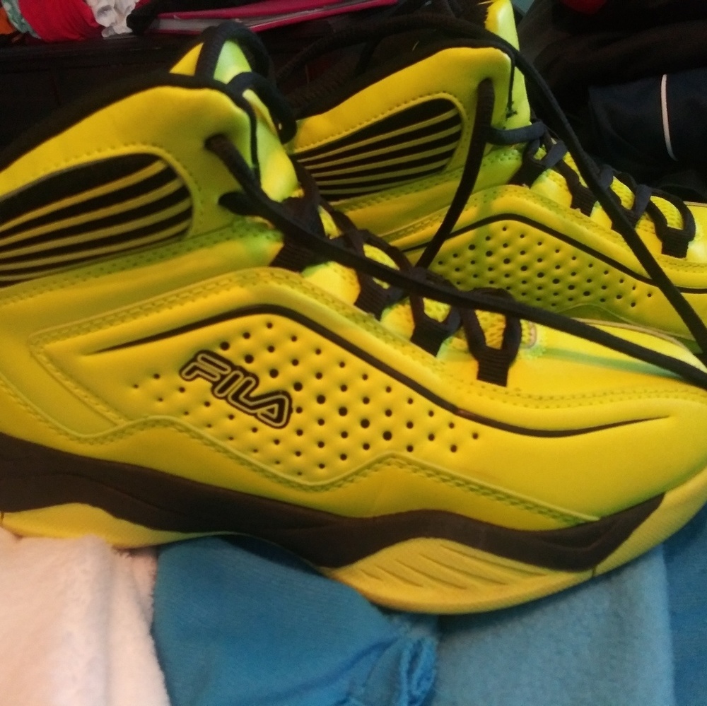Youth boys size 4 are the yellow file's the black